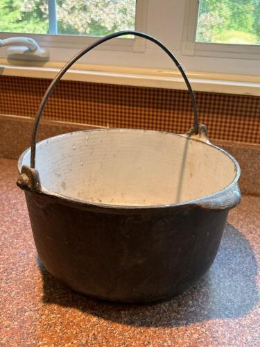 Vintage Enameled Cast Iron Pot With Bail Handle