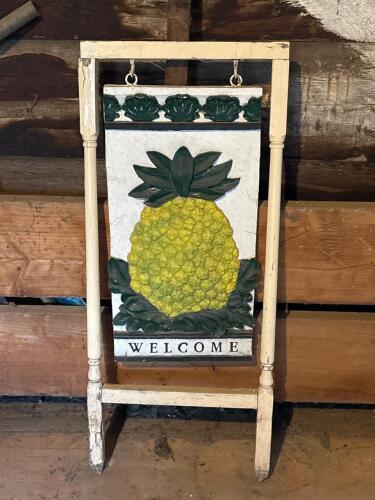 Vintage Pineapple Welcome Porch Sign with Painted Frame
