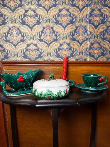 L&L WMC Japan Holly Leaf Holiday Ceramics