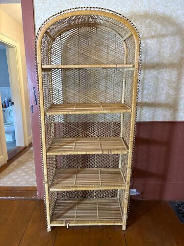 Wicker Etagere in Coastal-Style