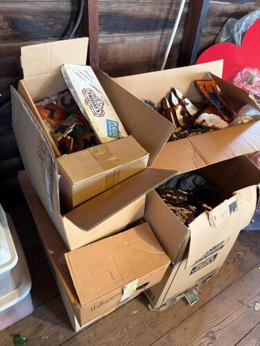 Mystery Halloween and Fall Decor Lot