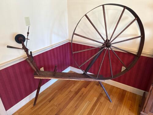 Vintage Spinning Wheel in Early American Style