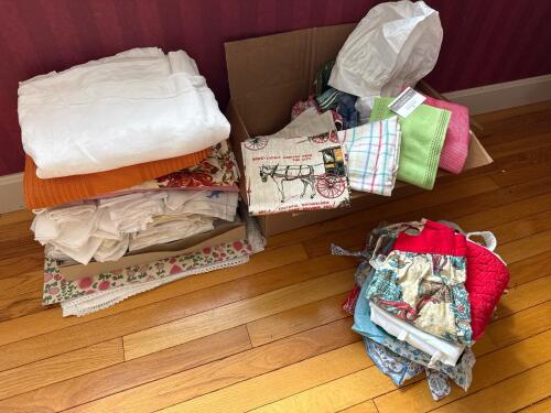 Assorted Vintage Kitchen Linens and Aprons