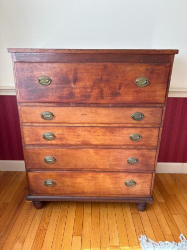 Antique Chest of Drawers in Federal-Style