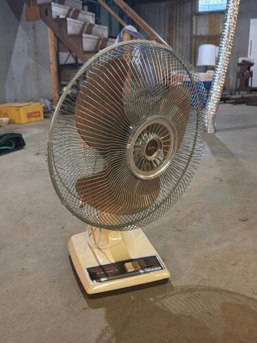 Vintage Lasko 18" Oscillating Table Fan