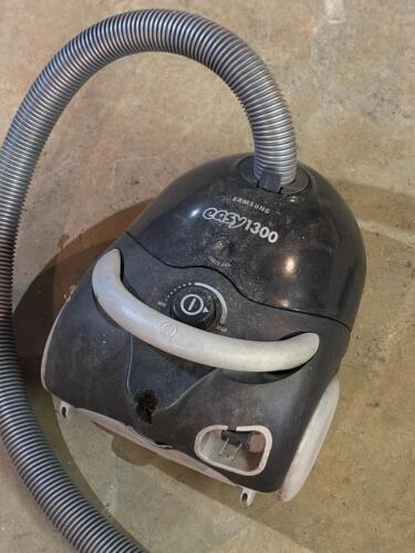 Samsung Easy1300 Vacuum Cleaner