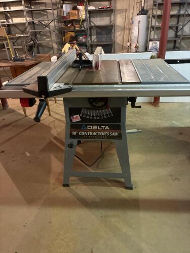 Delta 10" Contractor's Saw Series 2000 Table Saw