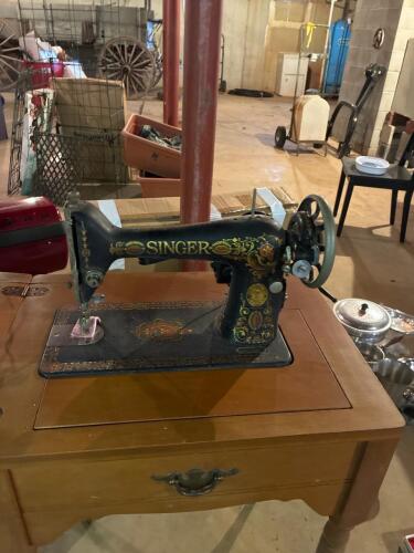 Singer Ornate Vintage Sewing Machine