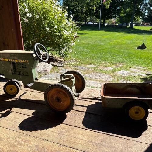 John Deere Pedal Tractor with Trailer, Vintage-Style