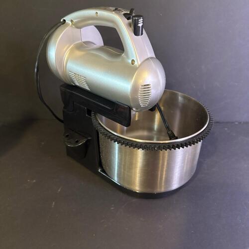Bravetti Stand Mixer with Stainless Steel Bowl and Attachments