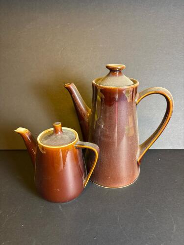 Pair of Vintage-Style Coffee Pot and Teapot