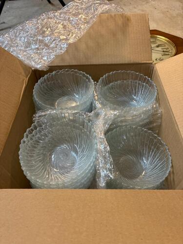Glass Dessert Bowls With Swirl Pattern