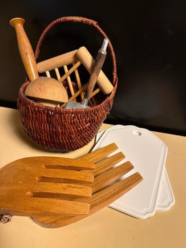 Villeroy & Boch Manoir Porcelain Cheese Boards and Wooden Serving Utensils