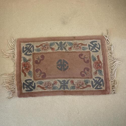 Chinese Style Floral Accent Rug with Fringe, 28" x 18"