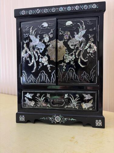 Black Lacquer Mother of Pearl Jewelry Box Asian-Style