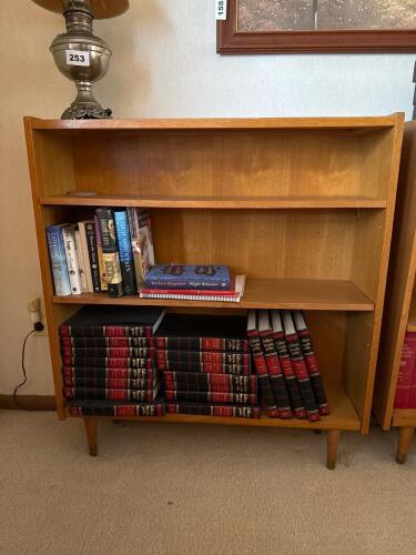 Mid-Century Modern Oak Bookcase, 2/2