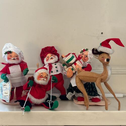 Annalee Christmas Santa and Mrs. Claus Dolls with Reindeer