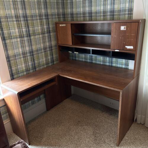MCM L-Shaped Desk With Hutch