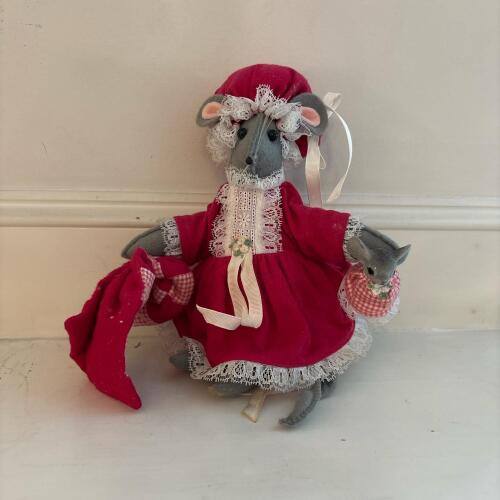 Vintage Style Busy Thimble Mouse Doll