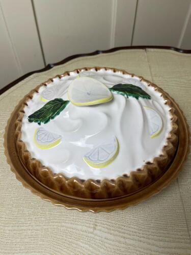 Covered Ceramic Pie Dish With Lemon Motif