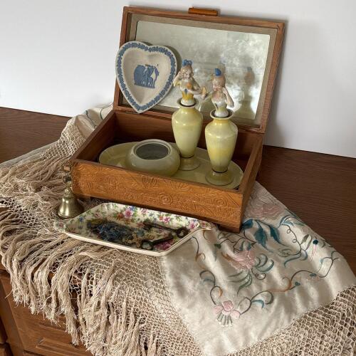 Vintage Decorative Vanity Items & Trinkets