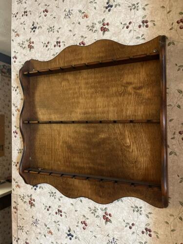 Wooden Wall-Mounted Plate Rack in Traditional Style