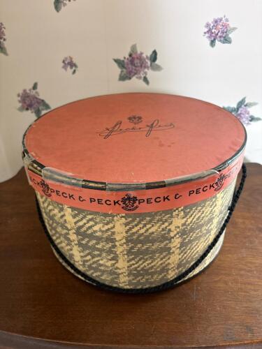Vintage Peck & Peck Hat Box with Rope Handle