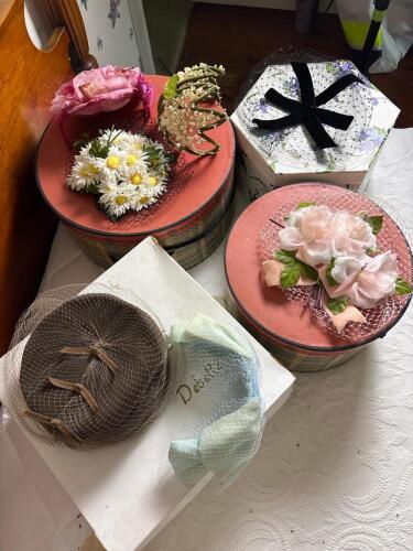 Vintage Women's Floral and Veiled Fascinator Hats