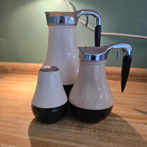 Federal Houseware Syrup Dispensers and Shaker Set
