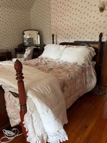 Antique Pineapple Post Four Poster Bed, Victorian-Style