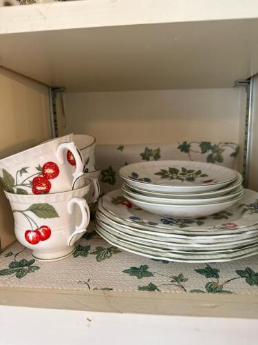 Crown Staffordshire Hampton Fine Bone China Plates and Cups