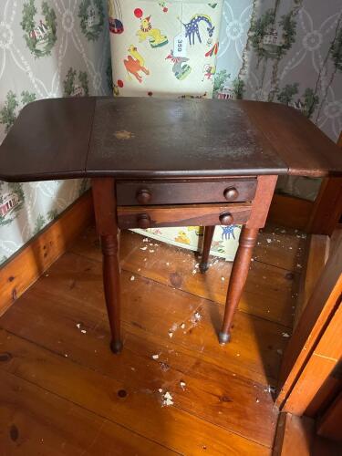 Antique-Style Drop-Leaf Side Table with Turned Legs