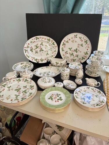 Wedgwood Wild Strawberry Bone China Dinnerware