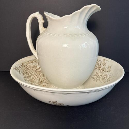Victorian-Style Ceramic Wash Basin & Pitcher