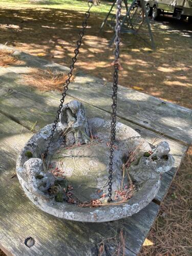 Concrete-like Hanging Bird Bath