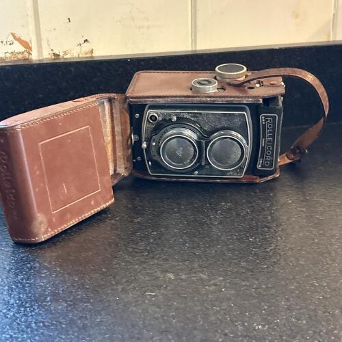 Vintage Rolleicord Twin-Lens Reflex Camera with Leather Case