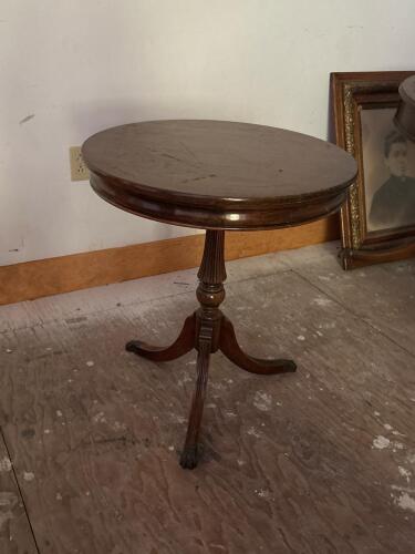 Brandt Pedestal Table