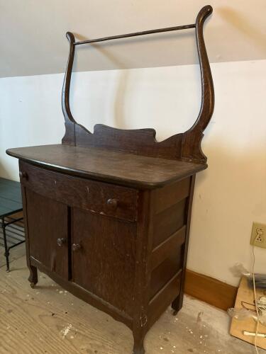 Oak Washstand in Early 20th Century Style