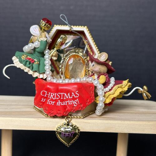 Carlton Cards 1997 Christmas Is for Sharing Mouse Ornament