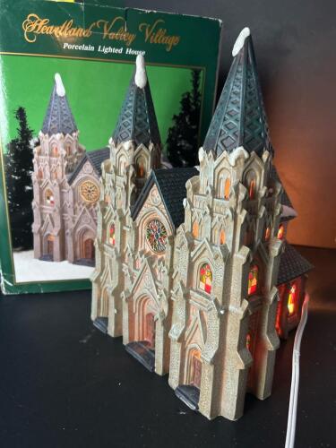 Large Heartland Valley Village Porcelain Lighted House Cathedral