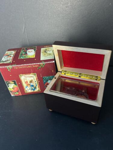 Enesco Grossman Santa with Kids Mini Musical Box