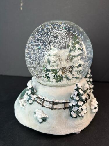 Thomas Kinkade Deer Creek Cottage Musical Snow Globe
