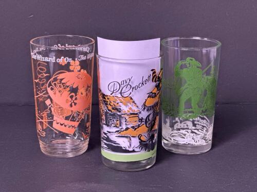 Vintage Character Glasses Featuring Wizard of Oz and Davy Crockett