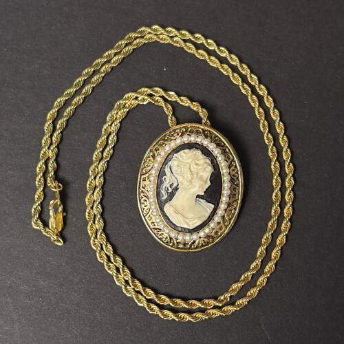 Vintage Cameo Pendant Necklace With Faux Pearl Accent