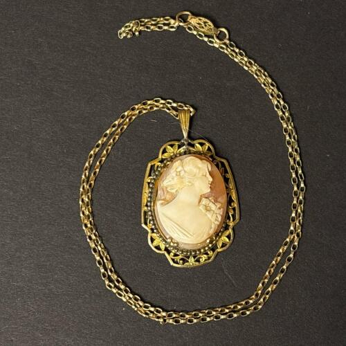 Vintage Cameo Pendant Necklace in Filigree Gold-Tone Setting