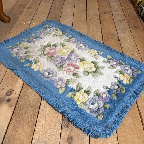 Floral Blue-Fringed Machine-Made Acrylic Rug, 21"x33"