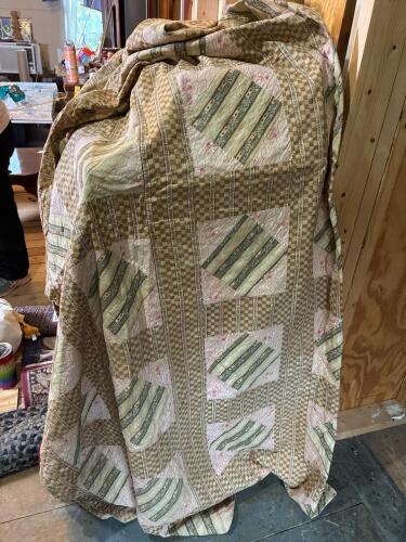 Handmade Quilt in Early American-Style Patchwork Design