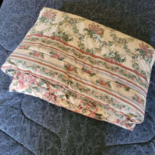 Vintage Floral Quilt-Style Blanket