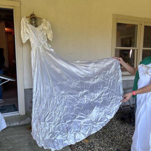 Vintage Ivory Wedding Dress With Puff Sleeves & Underskirt